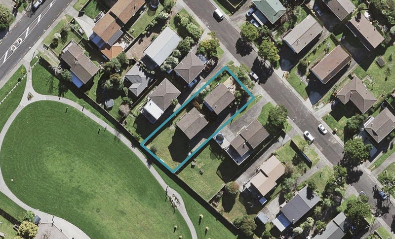 2/60 Simon Ellice Drive, Bayview, Auckland - Carousel 1