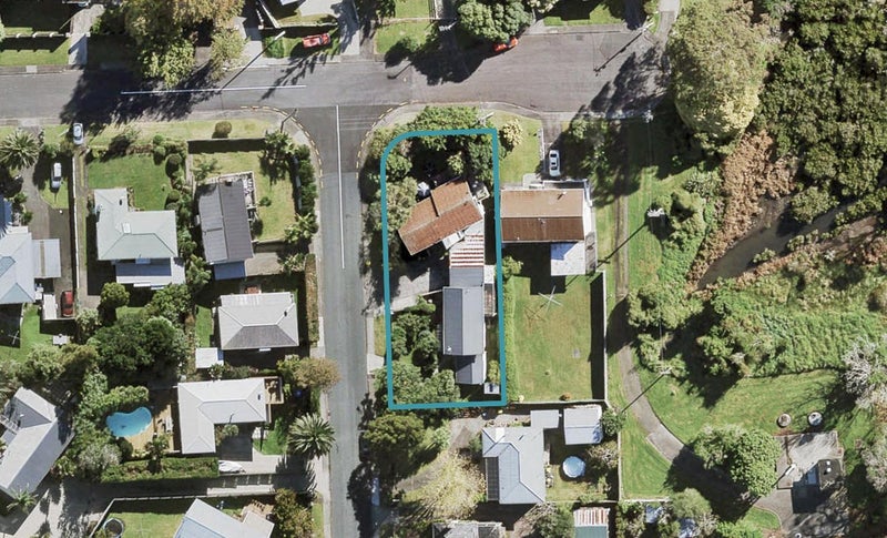 2/69 Totara Road, Te Atatū Peninsula, Auckland - Carousel 1