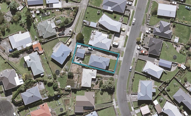 9 Rospeath Crescent, Spotswood, New Plymouth - Carousel 1
