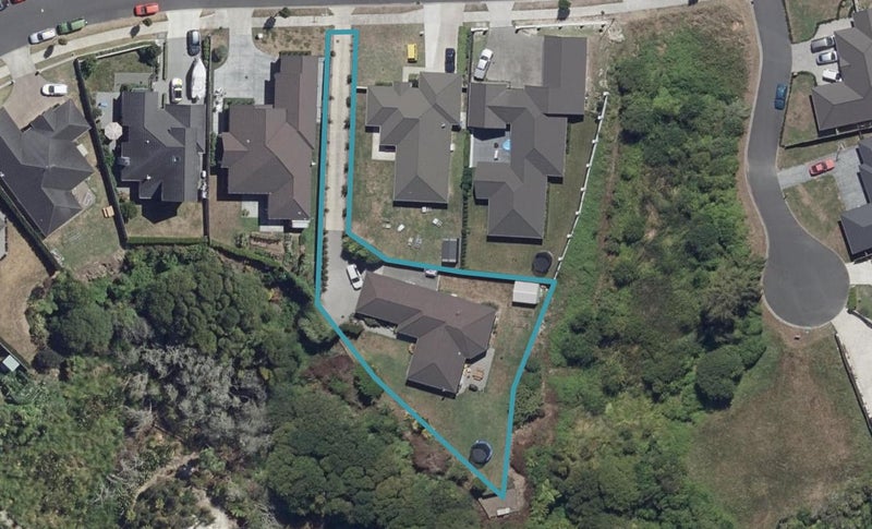 198 Saint James Drive, Huntington, Hamilton - Carousel 1