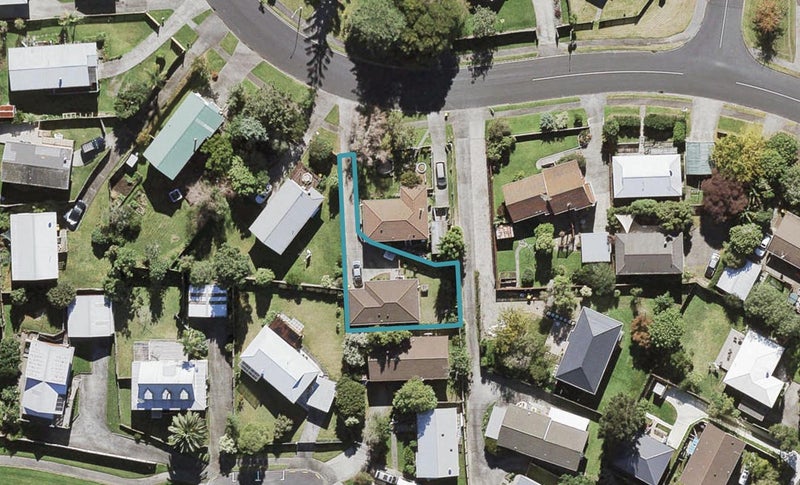 12A Elizabeth Drive, West Harbour, Auckland - Carousel 1