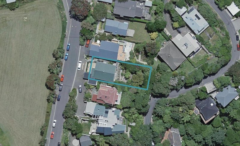 11 Seaview Terrace, Northland, Wellington - Carousel 1