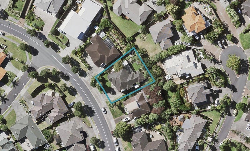 18 Graham Collins Drive, Windsor Park, Auckland - Carousel 1