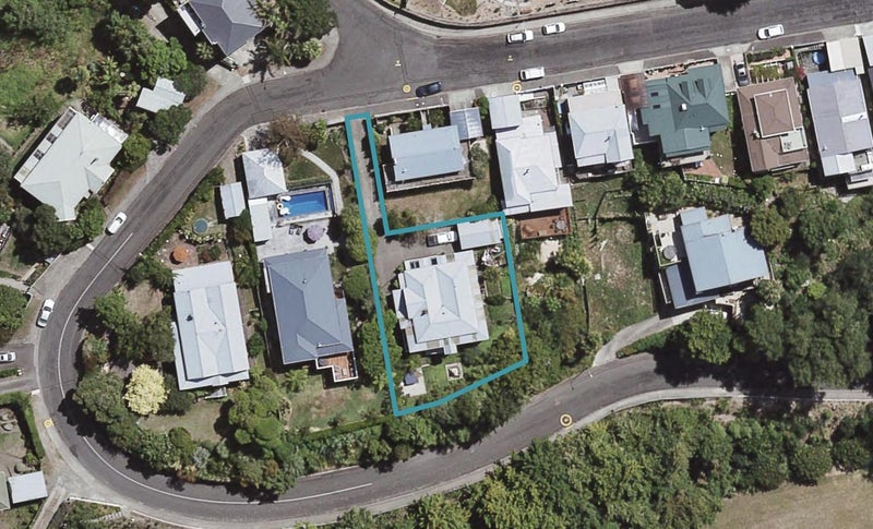 34 Colenso Avenue, Hospital Hill, Napier - Carousel 1