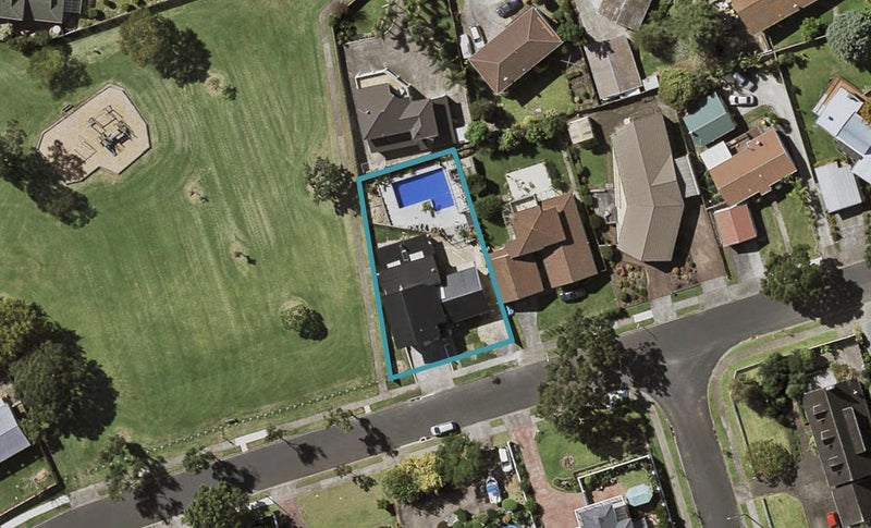 8 Derrimore Heights, Clover Park, Auckland - Carousel 1