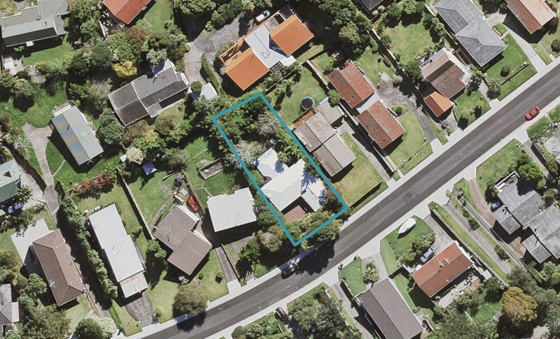 22 Shanaway Rise, Hillcrest, Auckland - Carousel 1