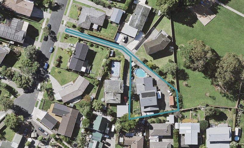 12 Maroubra Place, Botany Downs, Auckland - Carousel 1