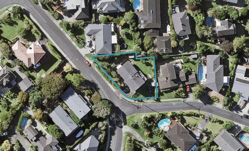 2 Gibson Place, Mellons Bay, Auckland - Carousel 1