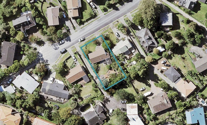 24 Elmira Place, Browns Bay, Auckland - Carousel 1