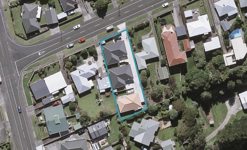 2/241 Omata Road, Spotswood, New Plymouth - Carousel 1