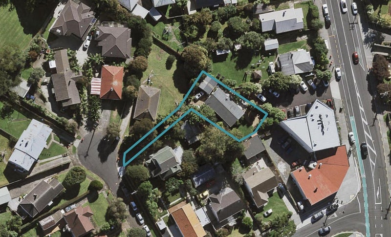 2 Ngapora Street, Onehunga, Auckland - Carousel 1