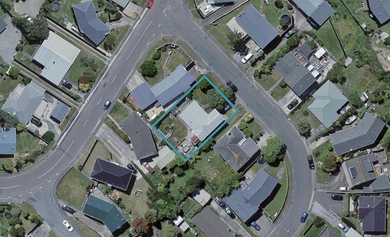 31 Bellringer Crescent, Newlands, Wellington - Carousel 1