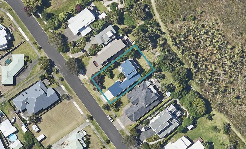 23 Bowentown Boulevard, Bowentown, Waihi Beach - Carousel 1