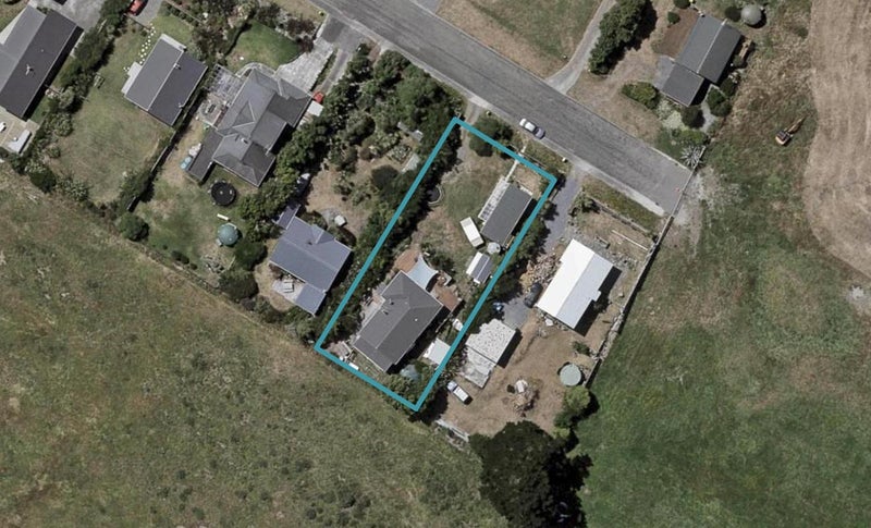 33 Kitchener Street, Te Horo Beach - Carousel 1