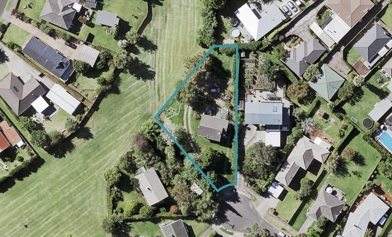 13 Bromley Place, Glen Innes, Auckland - Carousel 1