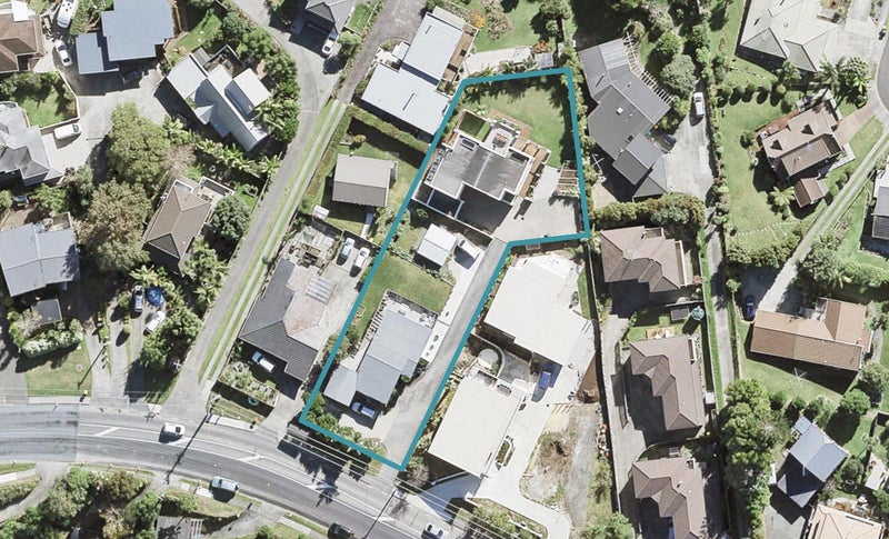2/119 Carlisle Road, Northcross, Auckland - Carousel 1