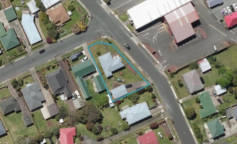 2 Cambridge Street, Kamo, Whangarei - Carousel 1