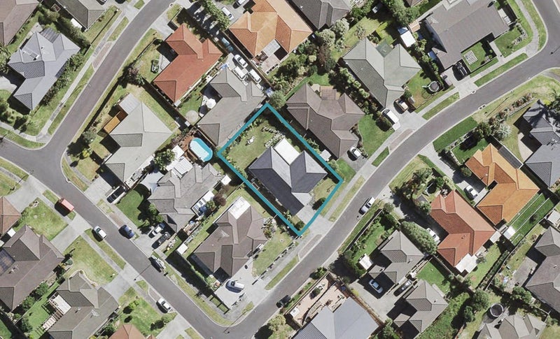 4 Apsley Rise, Henderson, Auckland - Carousel 1