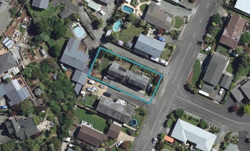 42B Churchill Avenue, Richmond, Richmond - Carousel 1