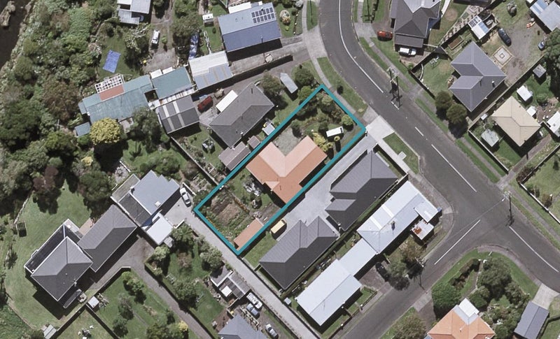 26 Queens Road, Glen Avon, New Plymouth - Carousel 1