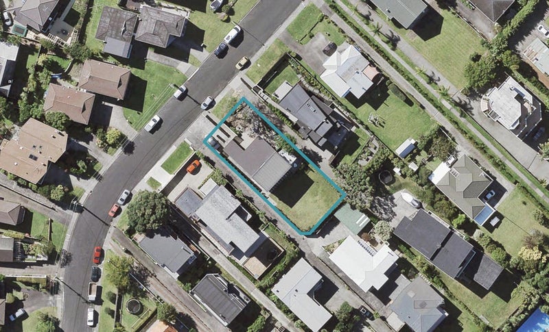 23 Seaview Road, Castor Bay, Auckland - Carousel 1
