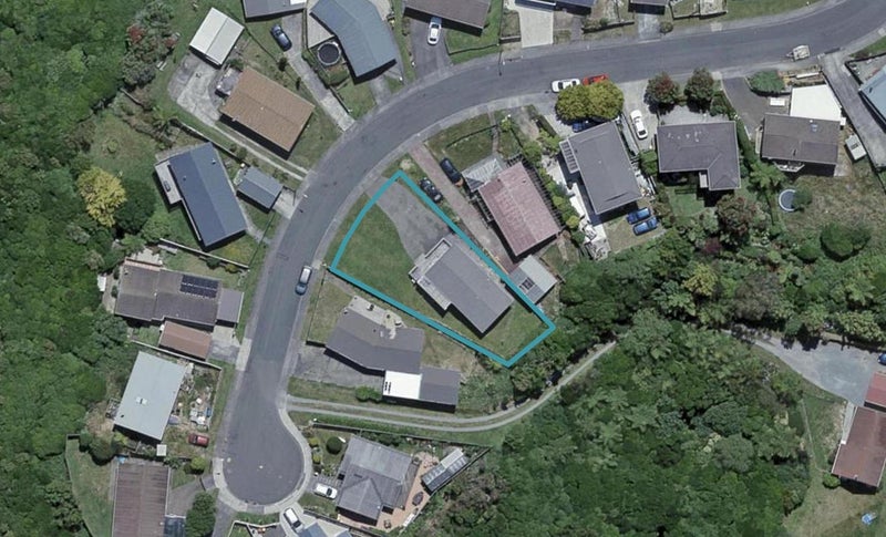 11 Evesham Place, Newlands, Wellington - Carousel 1