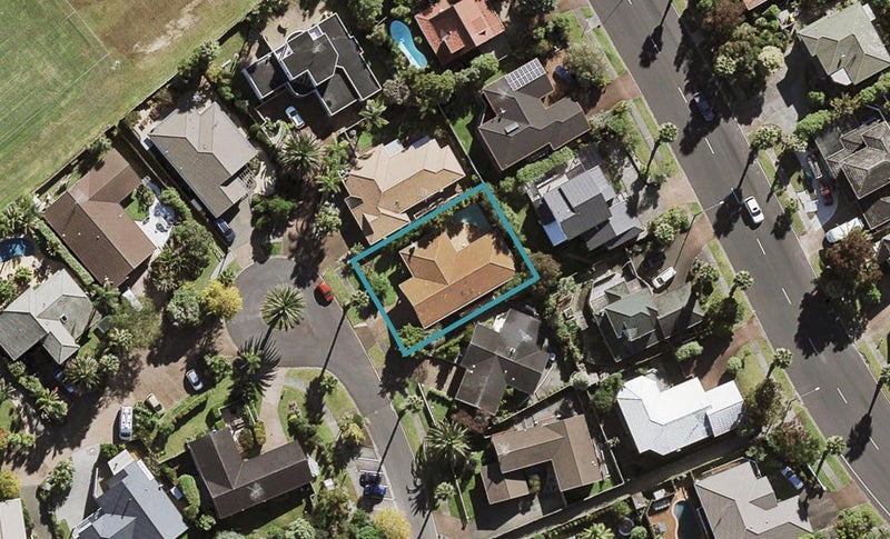 17 St Lucia Place, Unsworth Heights, Auckland - Carousel 1