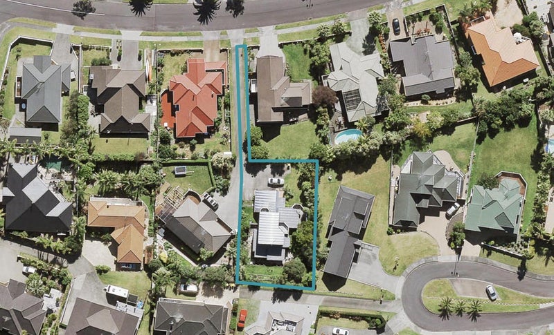 24 Hogarth Rise, West Harbour, Auckland - Carousel 1