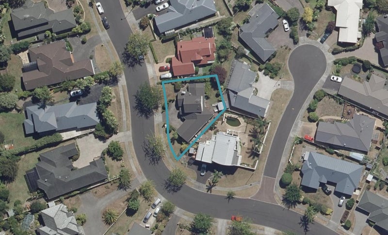8 Montrose Crescent, Huntington, Hamilton - Carousel 1