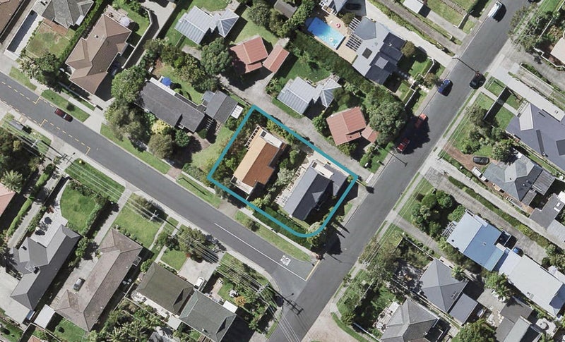 2/31 Eversleigh Road, Belmont, Auckland - Carousel 1