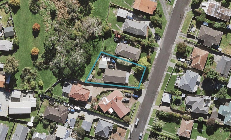 16 Preston Avenue, Henderson, Auckland - Carousel 1
