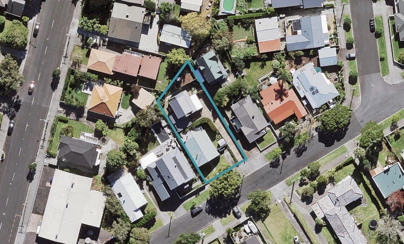 18A Oliver Street, Point Chevalier, Auckland - Carousel 1