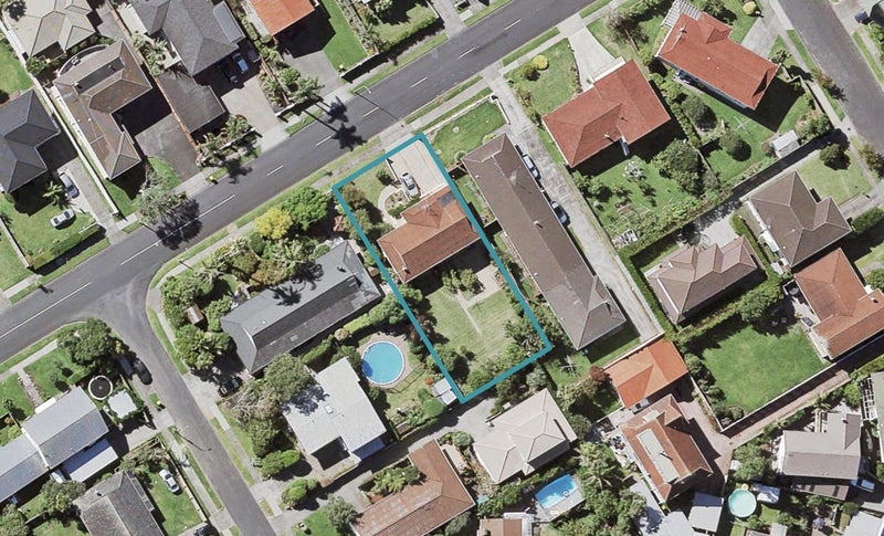 13 Sea Spray Drive, Bucklands Beach, Auckland - Carousel 1
