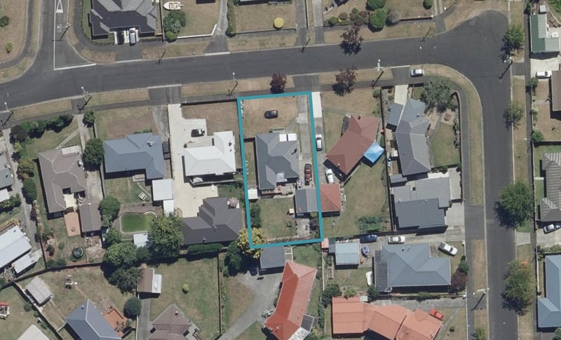 96 Bruce Avenue, Glenview, Hamilton - Carousel 1