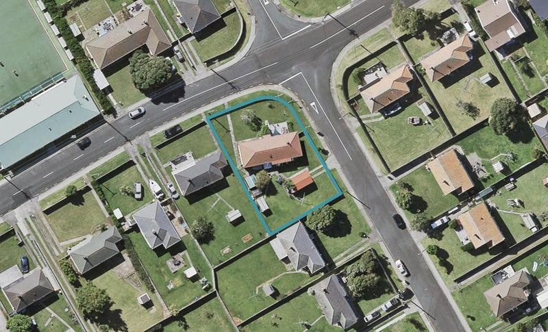 39 Roberts Avenue, Bayswater, Auckland - Carousel 1
