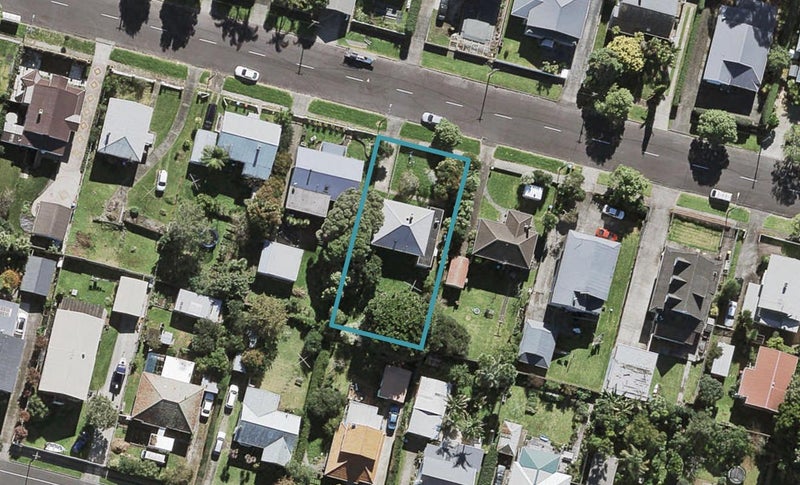 37 Princes Avenue, Mount Roskill, Auckland - Carousel 1