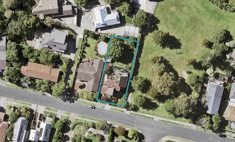 29 Charles Dickens Drive, Mellons Bay, Auckland - Carousel 1