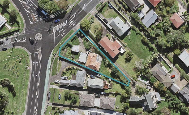 269 Glenfield Road, Hillcrest, Auckland - Carousel 1