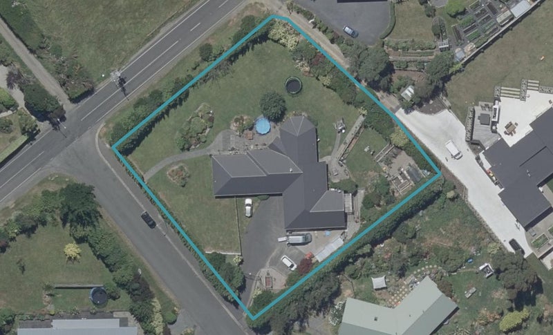 1 Caleb Place, Helensburgh, Dunedin - Carousel 1