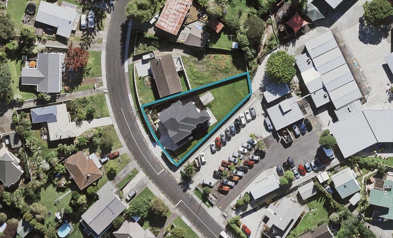 19 Compton Street, Hillcrest, Auckland - Carousel 1