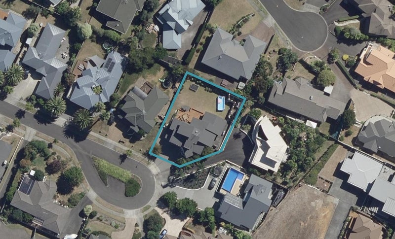 13 Jefferson Heights, Western Heights, Hamilton - Carousel 1