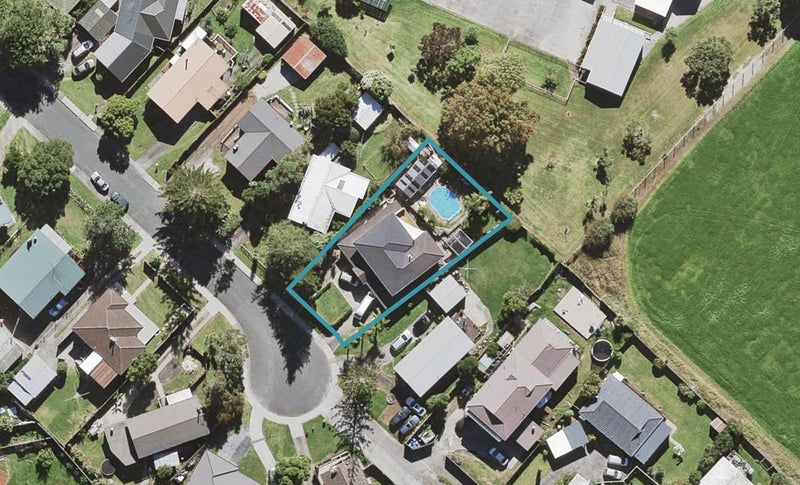 13 Ashbourne Place, Glendene, Auckland - Carousel 1