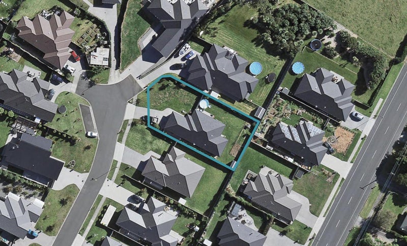12 Vivien Place, Patumahoe, Pukekohe - Carousel 1