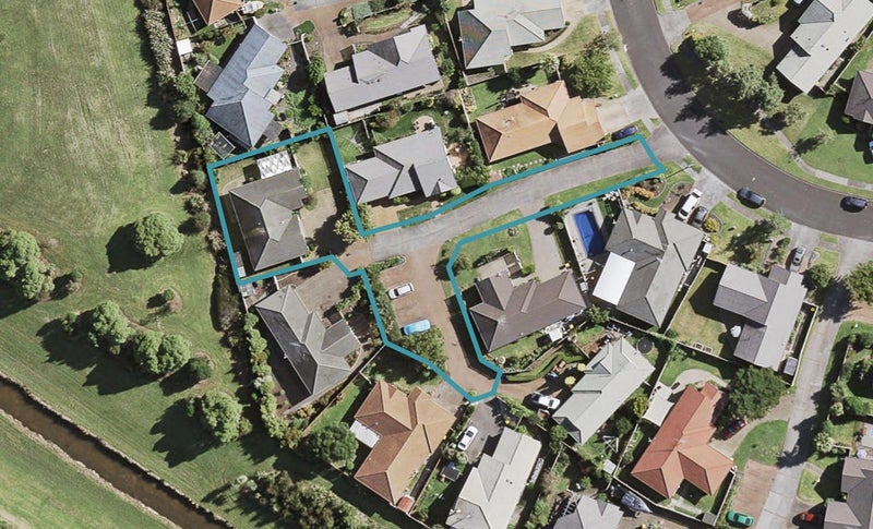 38 Sheriff Place, Randwick Park, Auckland - Carousel 1
