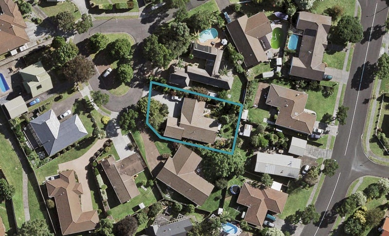 8 Donegan Place, Conifer Grove, Takanini - Carousel 1