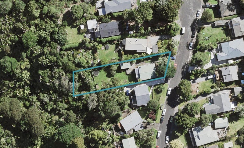 16 Warwick Avenue, Titirangi, Auckland - Carousel 1