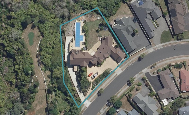 40 St James Drive, Huntington, Hamilton - Carousel 1