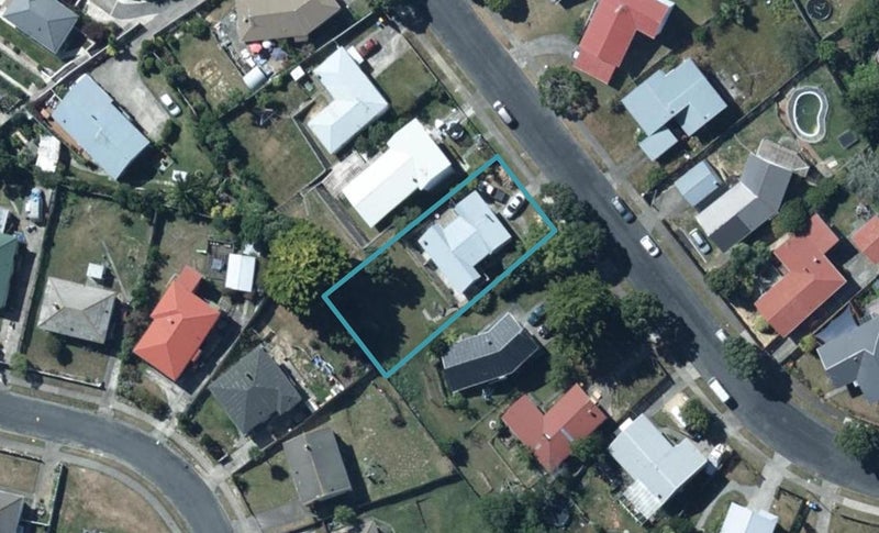27 Beaumaris Crescent, Ascot Park, Porirua - Carousel 1