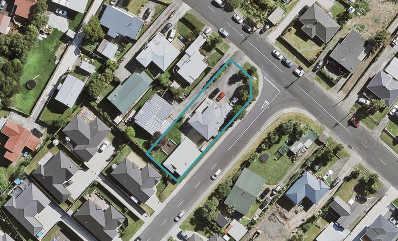 57 Awaroa Road, Sunnyvale, Auckland - Carousel 1