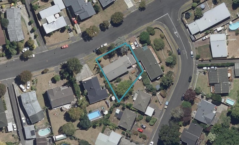 19 Sunnyhills Avenue, Glenview, Hamilton - Carousel 1